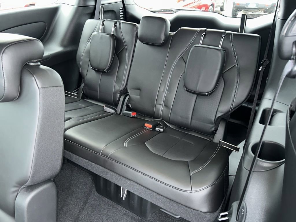 New 2026 Chrysler Pacifica Select image 18