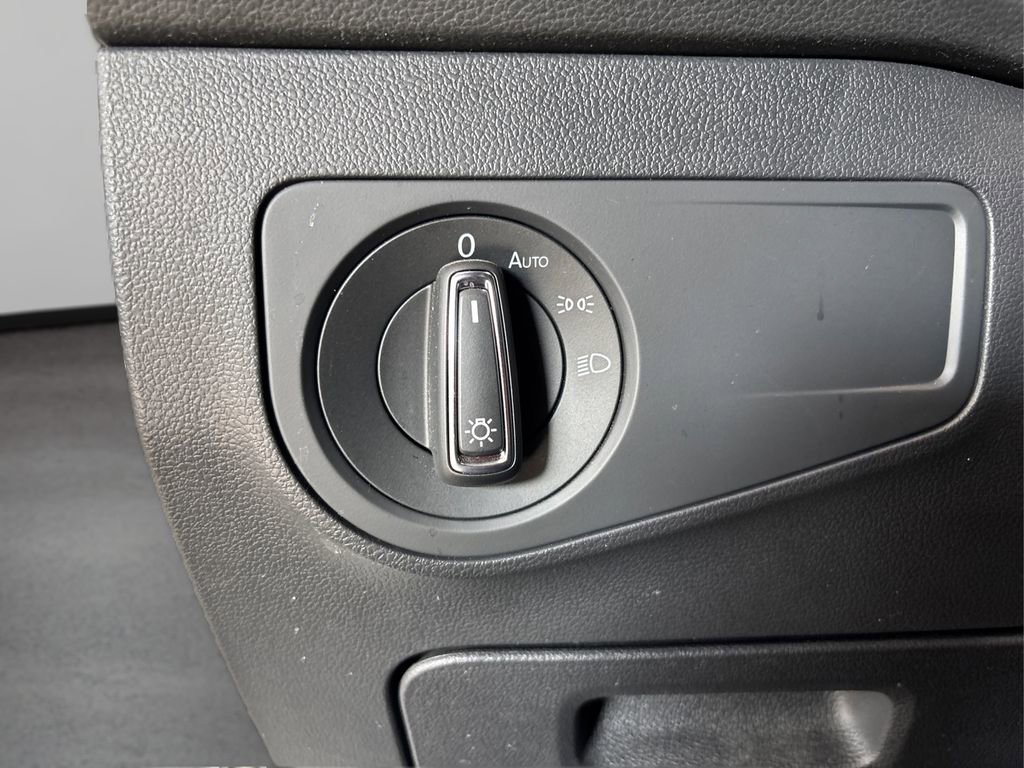 Used 2022 Volkswagen Tiguan SE image 24