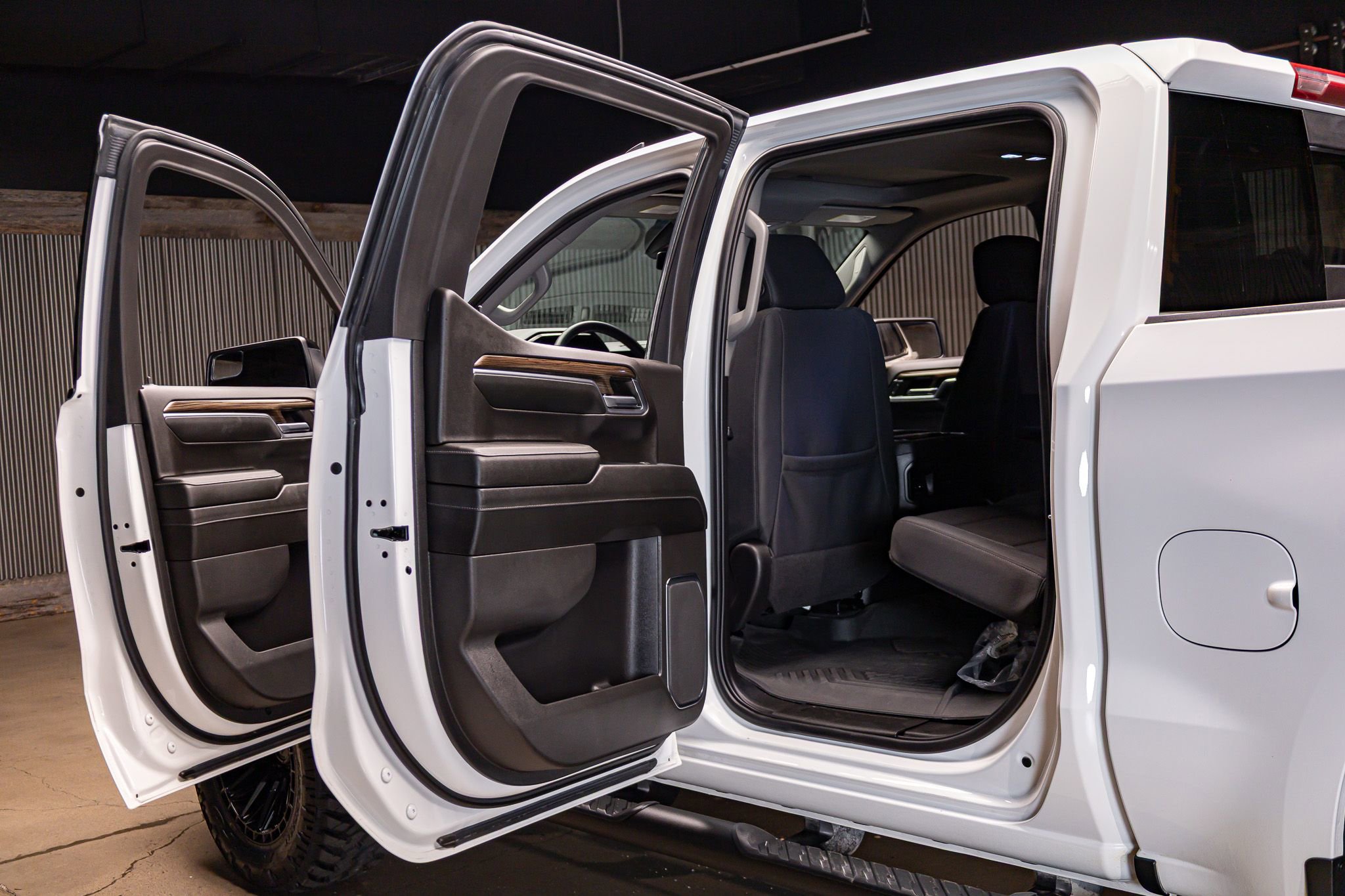 Used 2024 Chevrolet Silverado 1500 LT Trail Boss w/ Convenience Package II image 26