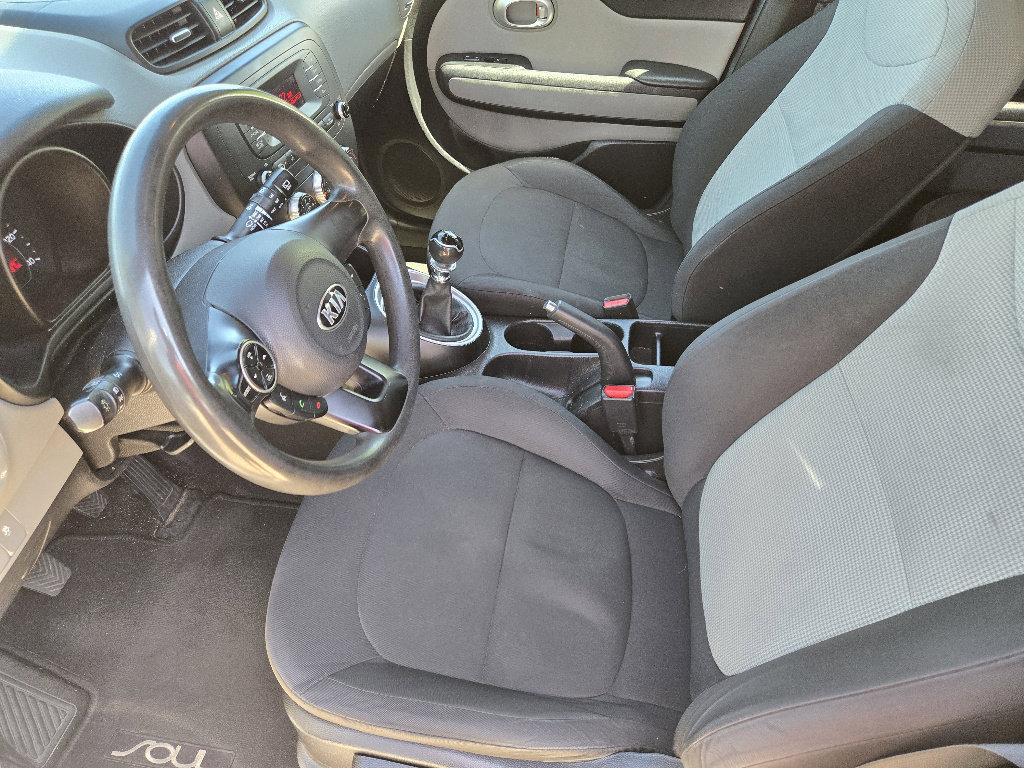 Used 2014 Kia Soul LX image 17