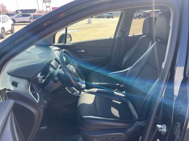 Used 2020 Chevrolet Trax LT w/ LT Convenience Package image 12