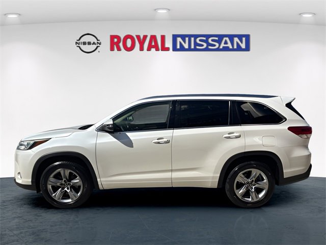 Used 2017 Toyota Highlander Limited image 4