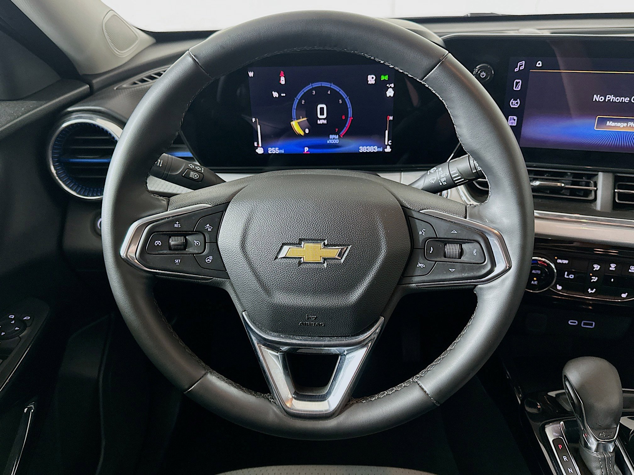 Used 2025 Chevrolet Trax LT w/ LT Convenience Package image 17