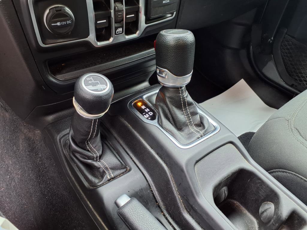 Used 2021 Jeep Gladiator Overland image 16