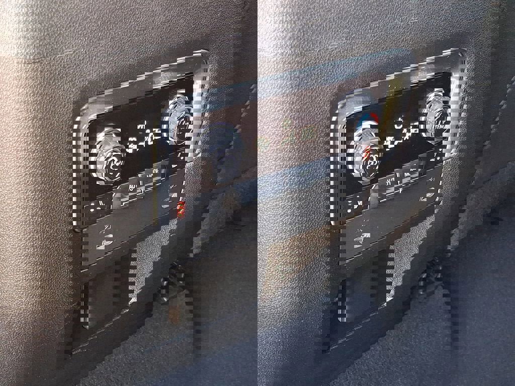 Certified 2022 Chevrolet Suburban RST w/ Luxury Package AWD/4WD image 27