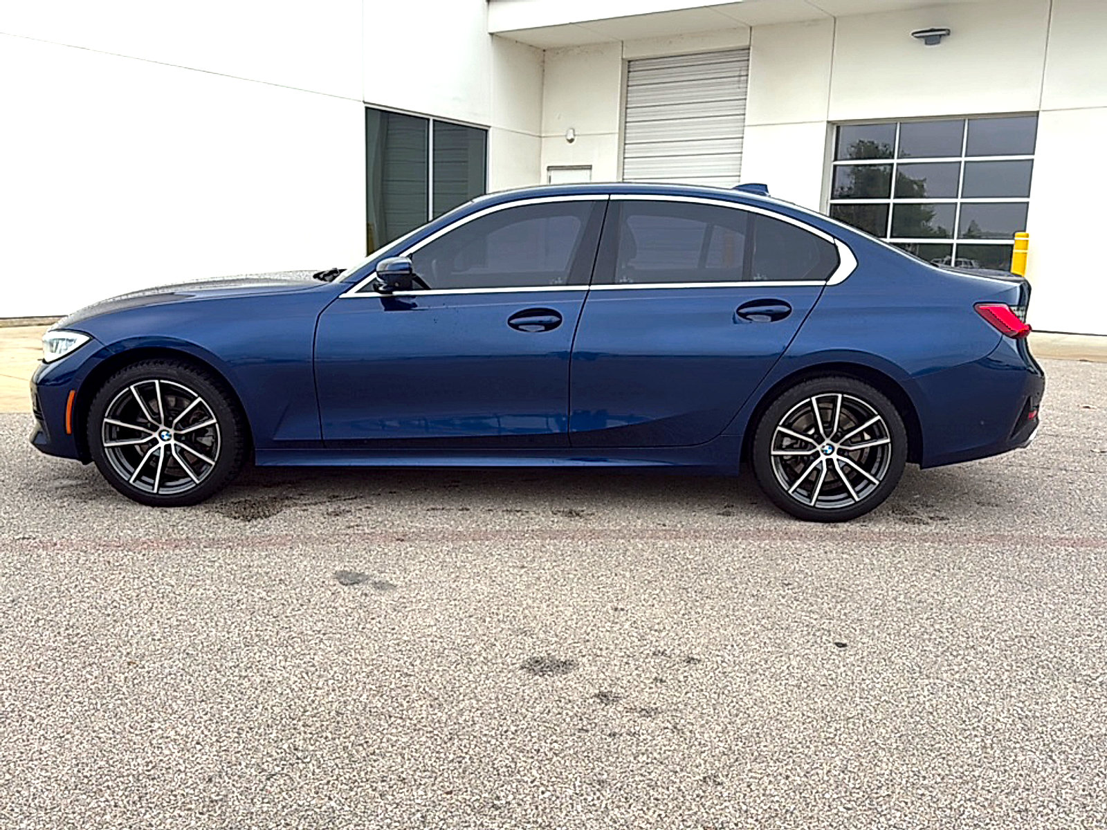 Used 2019 BMW 330i xDrive Sedan w/ Premium Package AWD/4WD image 4