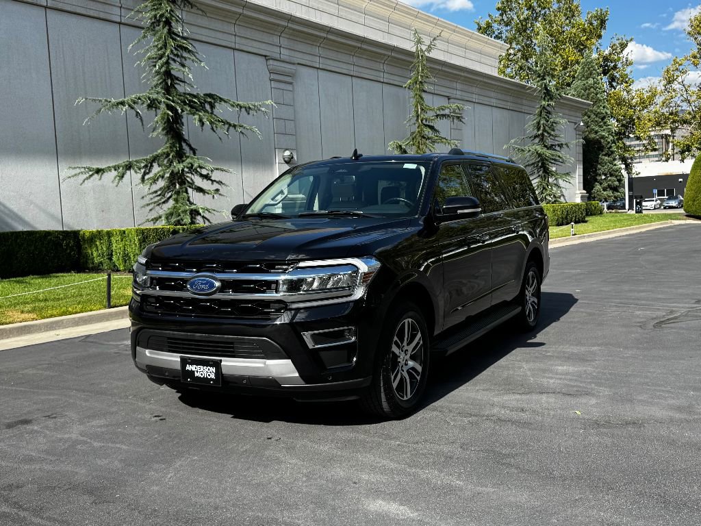 Used 2024 Ford Expedition Max Limited AWD/4WD image 3
