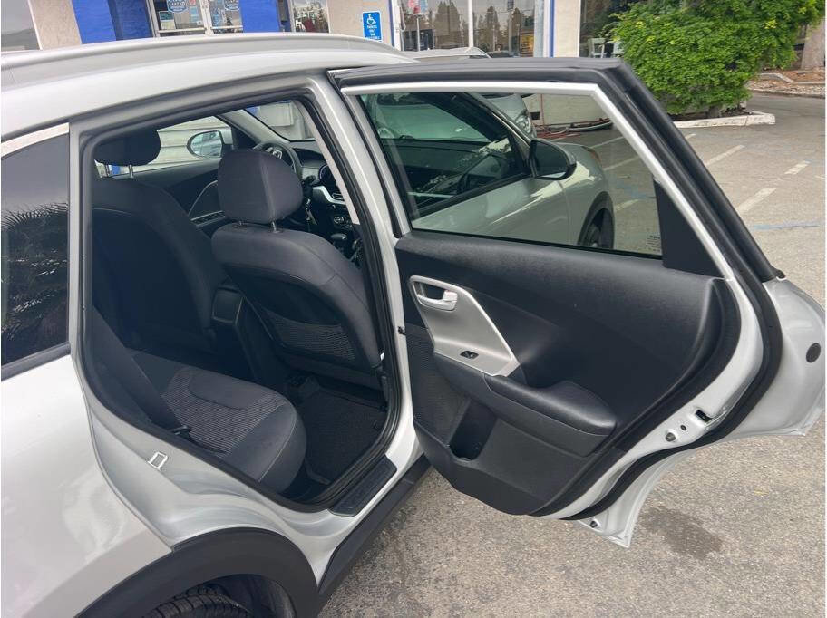 Used 2021 Kia Niro LX image 12
