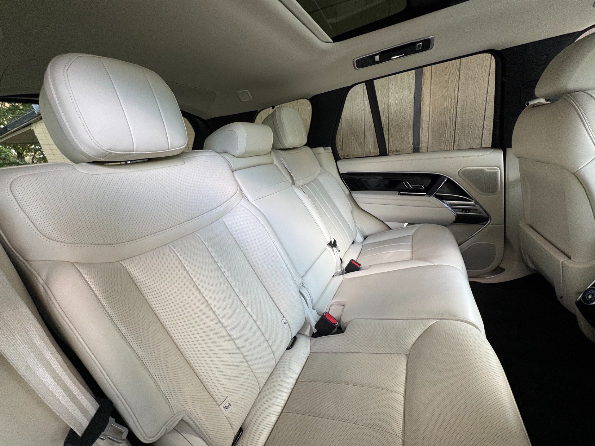 Used 2025 Land Rover Range Rover SE AWD/4WD image 31