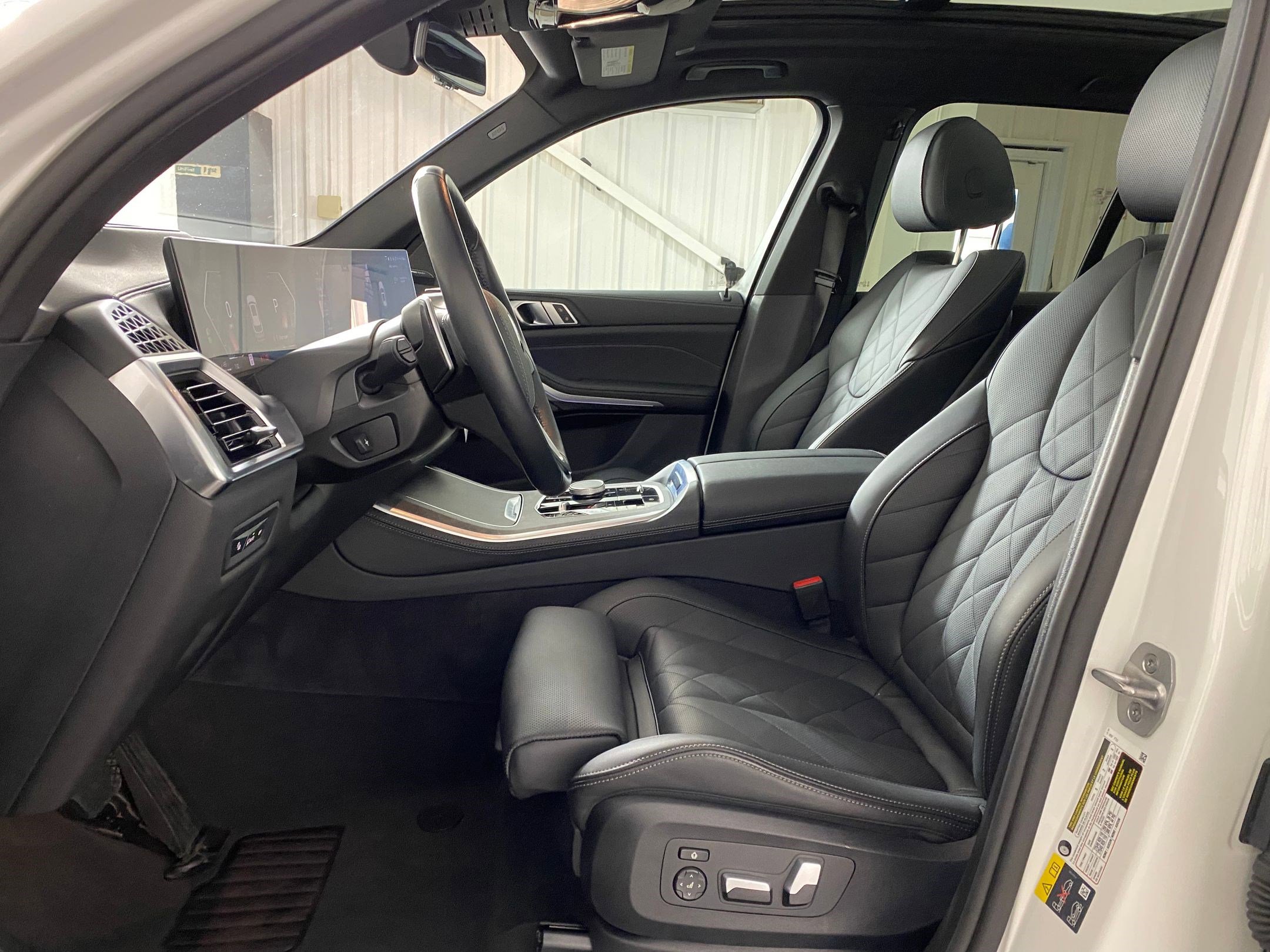 Used 2025 BMW X5 xDrive50e w/ Premium Package image 5