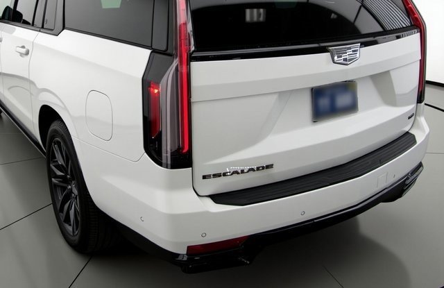 Certified 2021 Cadillac Escalade ESV Sport w/ Driver Assist Tech Package image 8