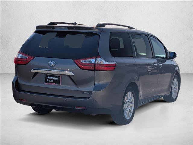 Used 2017 Toyota Sienna Limited w/ Preferred Accessory Package FWD image 5