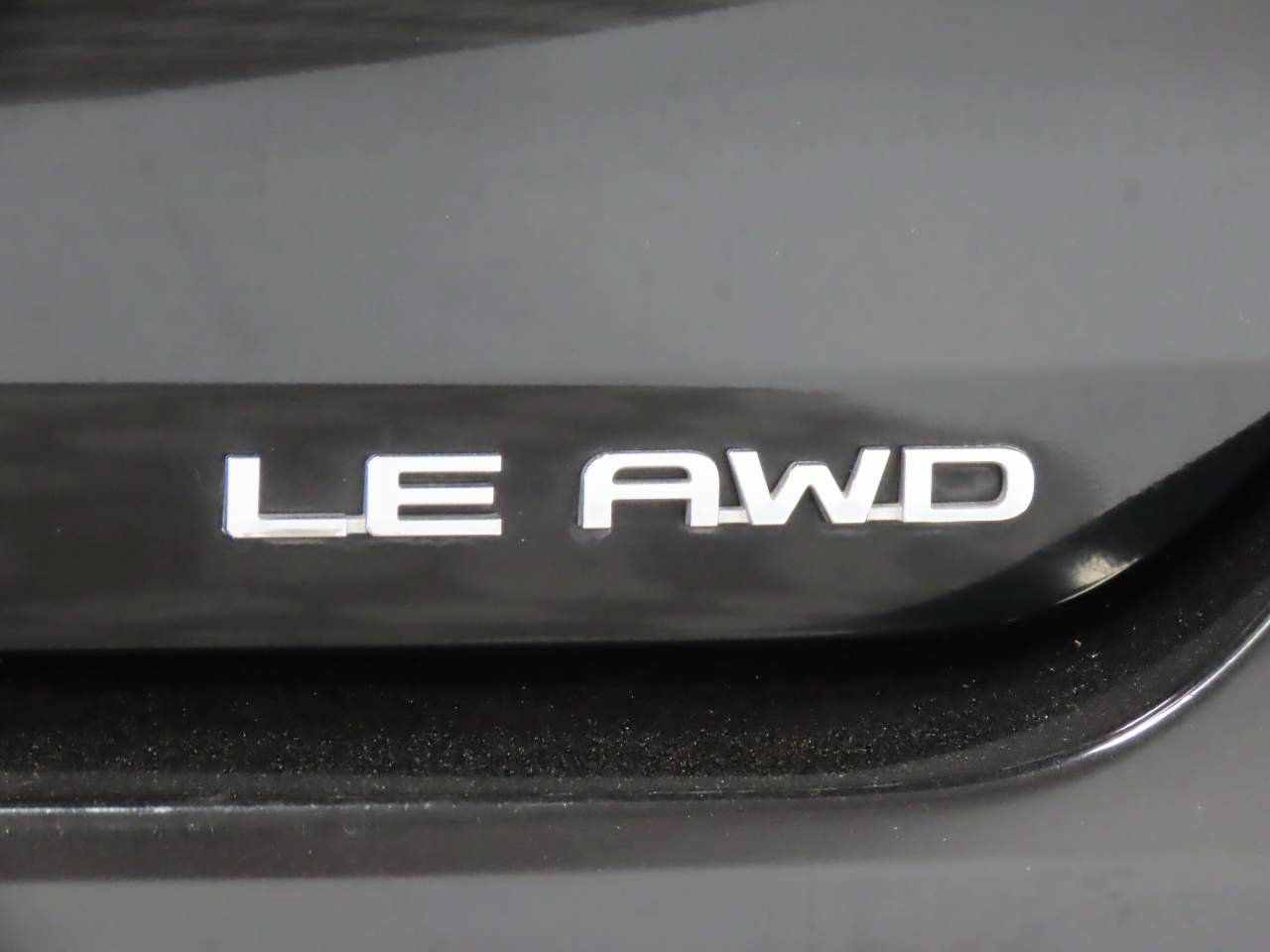 Used 2024 Toyota Highlander LE AWD/4WD image 6