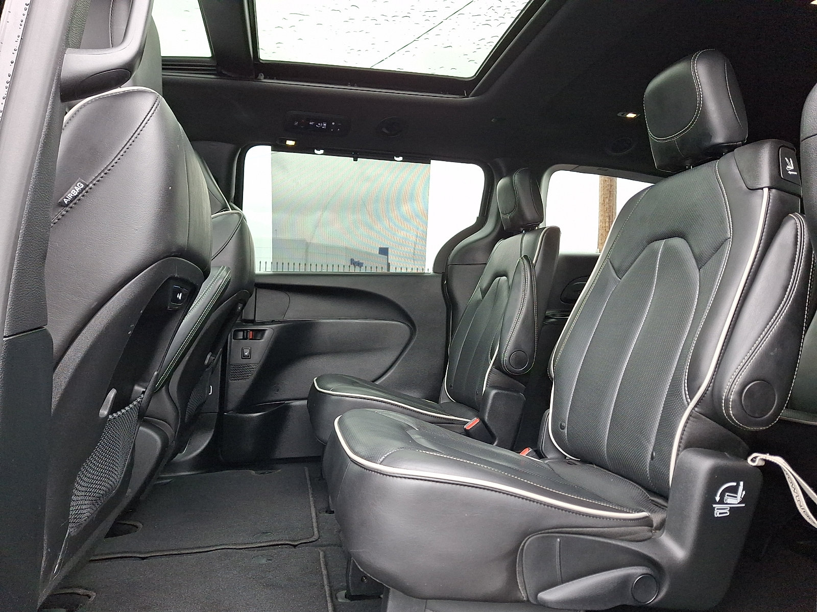 Used 2026 Chrysler Pacifica Limited w/ S Appearance Package FWD image 10