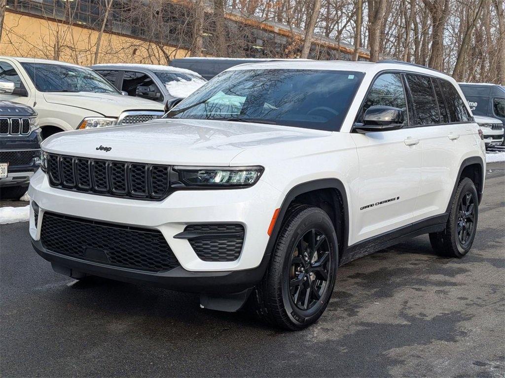 Certified 2024 Jeep Grand Cherokee Altitude image 8