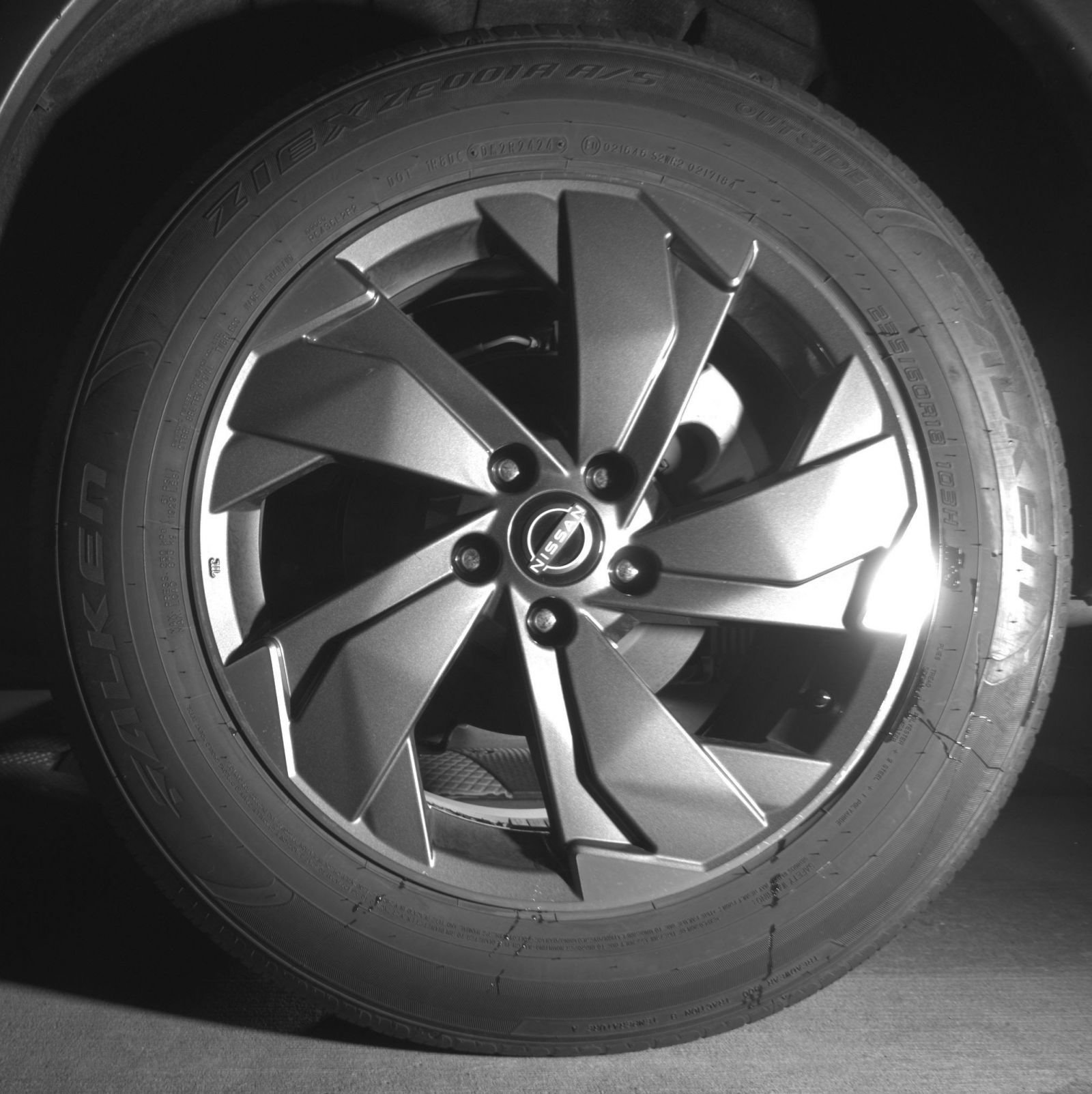 Used 2025 Nissan Rogue SV FWD image 17