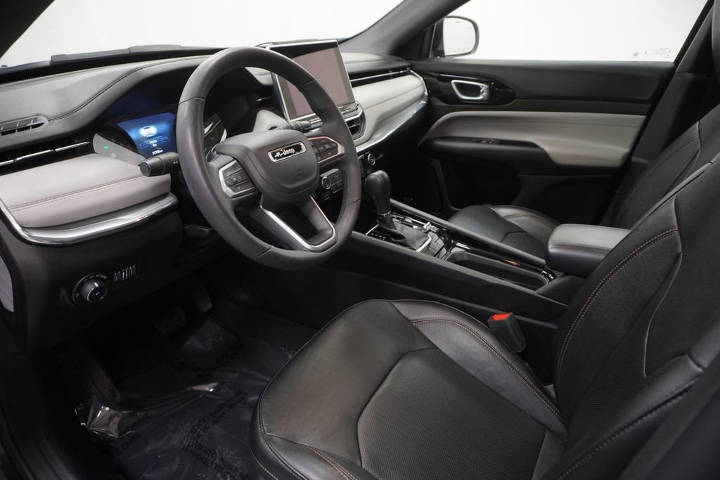 Certified 2023 Jeep Compass Limited w/ Sun and Sound Group AWD/4WD image 17