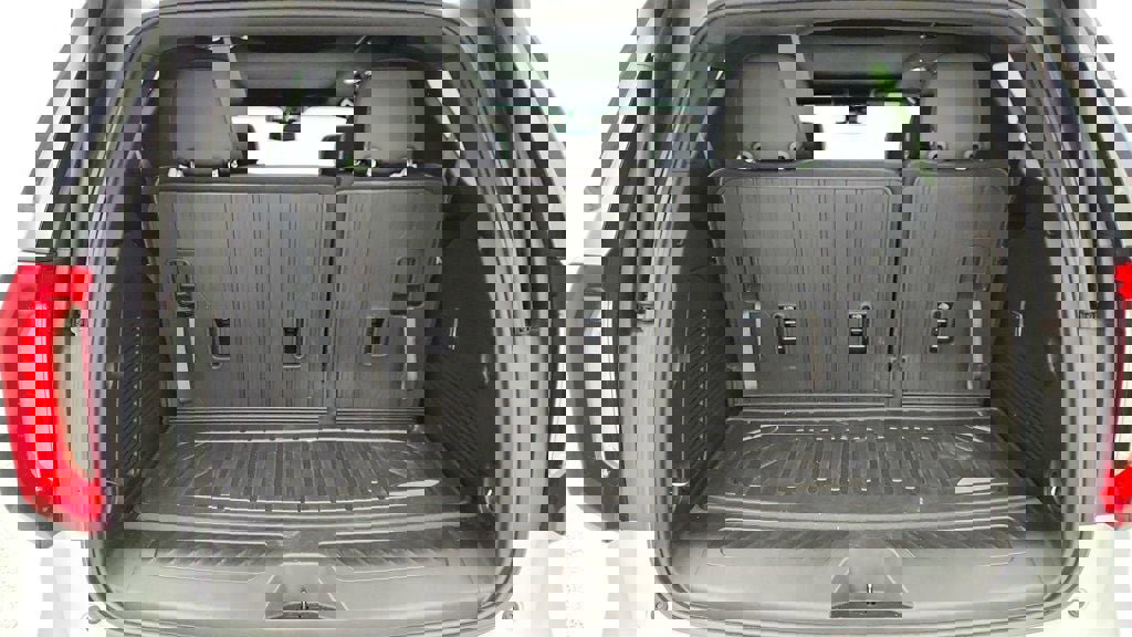 Used 2023 GMC Yukon SLT image 24