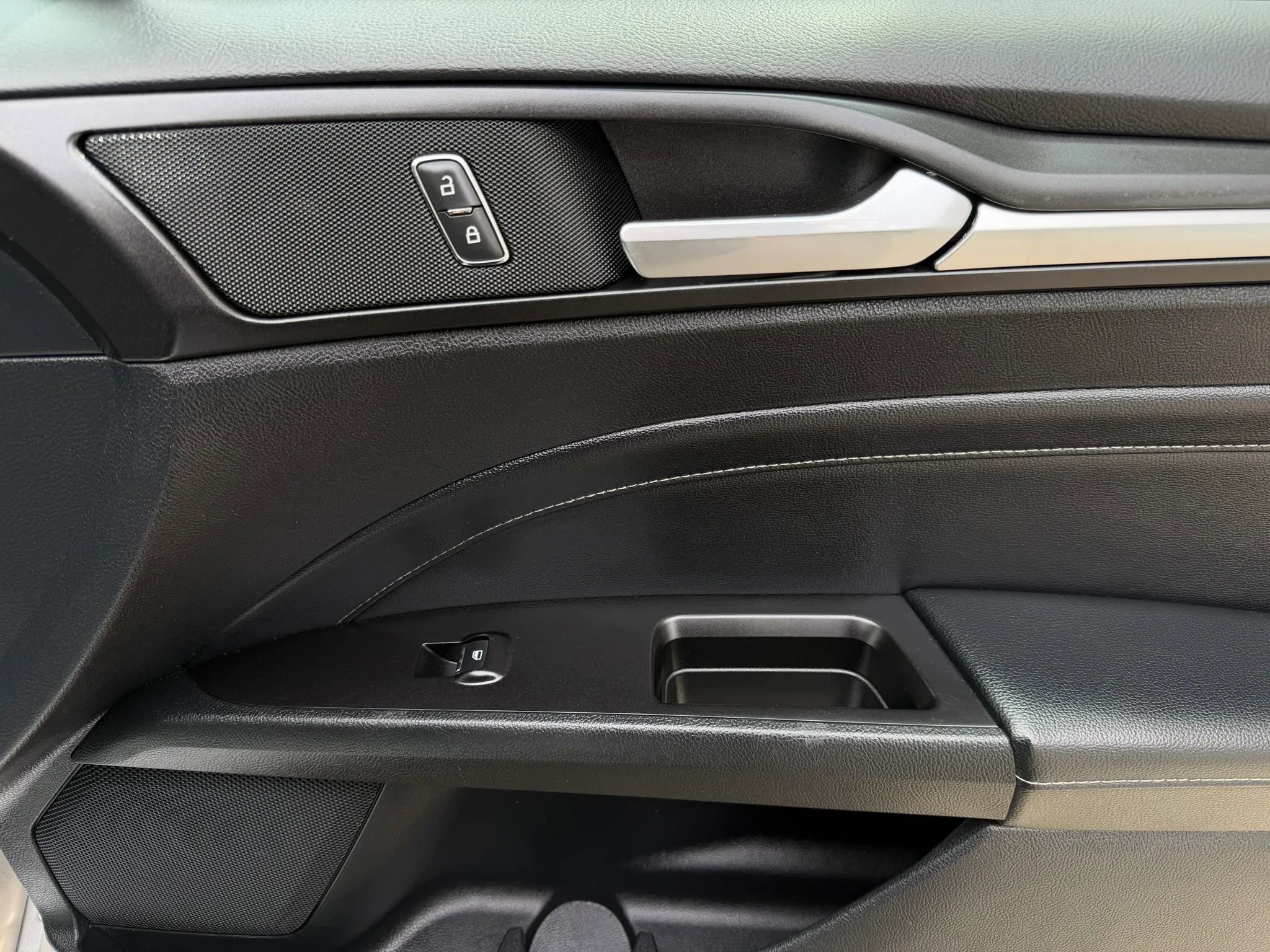 Used 2018 Ford Fusion Titanium image 8