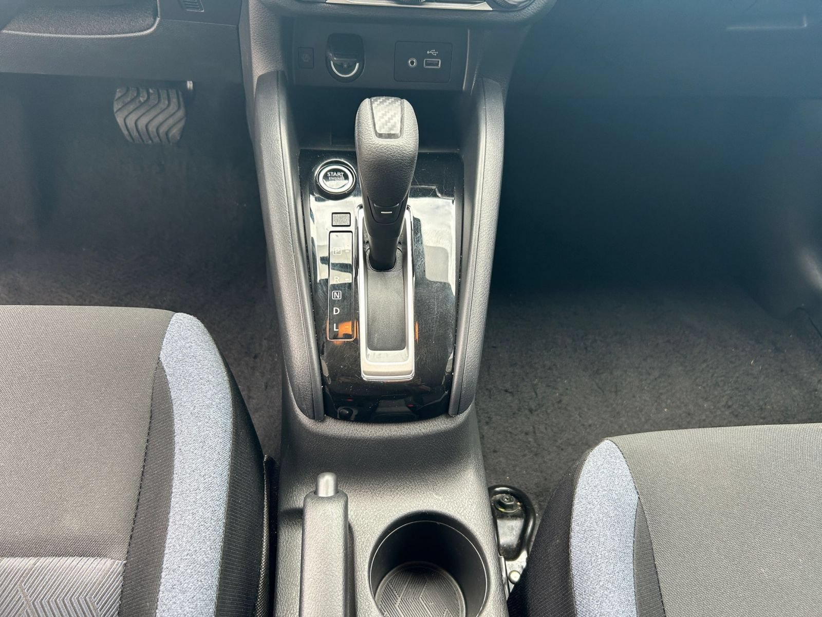 Used 2025 Nissan Versa SV FWD image 35