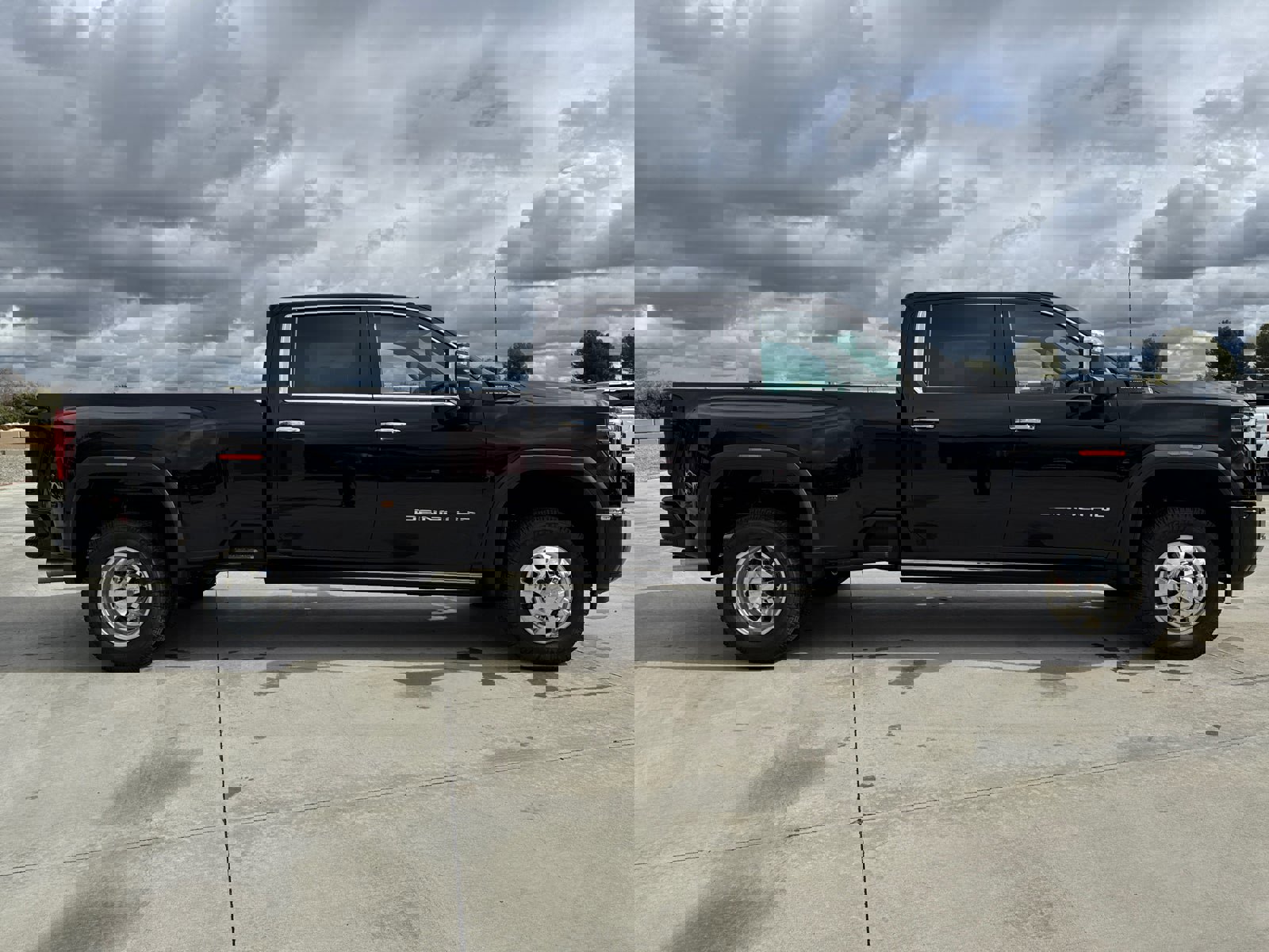 New 2026 GMC Sierra 3500 Denali Ultimate w/ LPO, Black Badging Package image 7