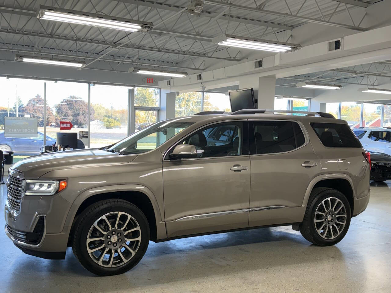 Used 2022 GMC Acadia Denali w/ Trailering Package image 3