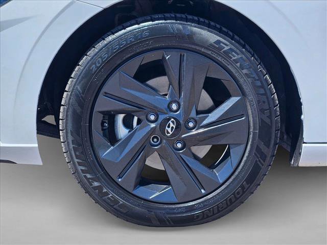 Used 2023 Hyundai Elantra Blue FWD image 28