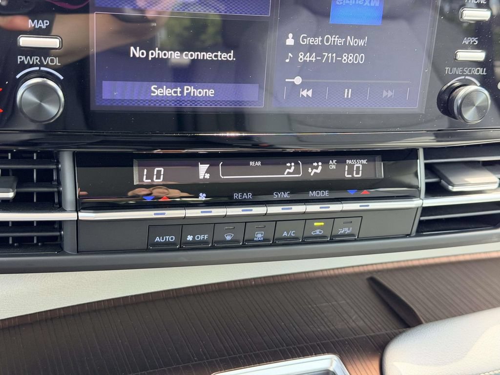 Certified 2024 Toyota Sienna LE FWD image 5