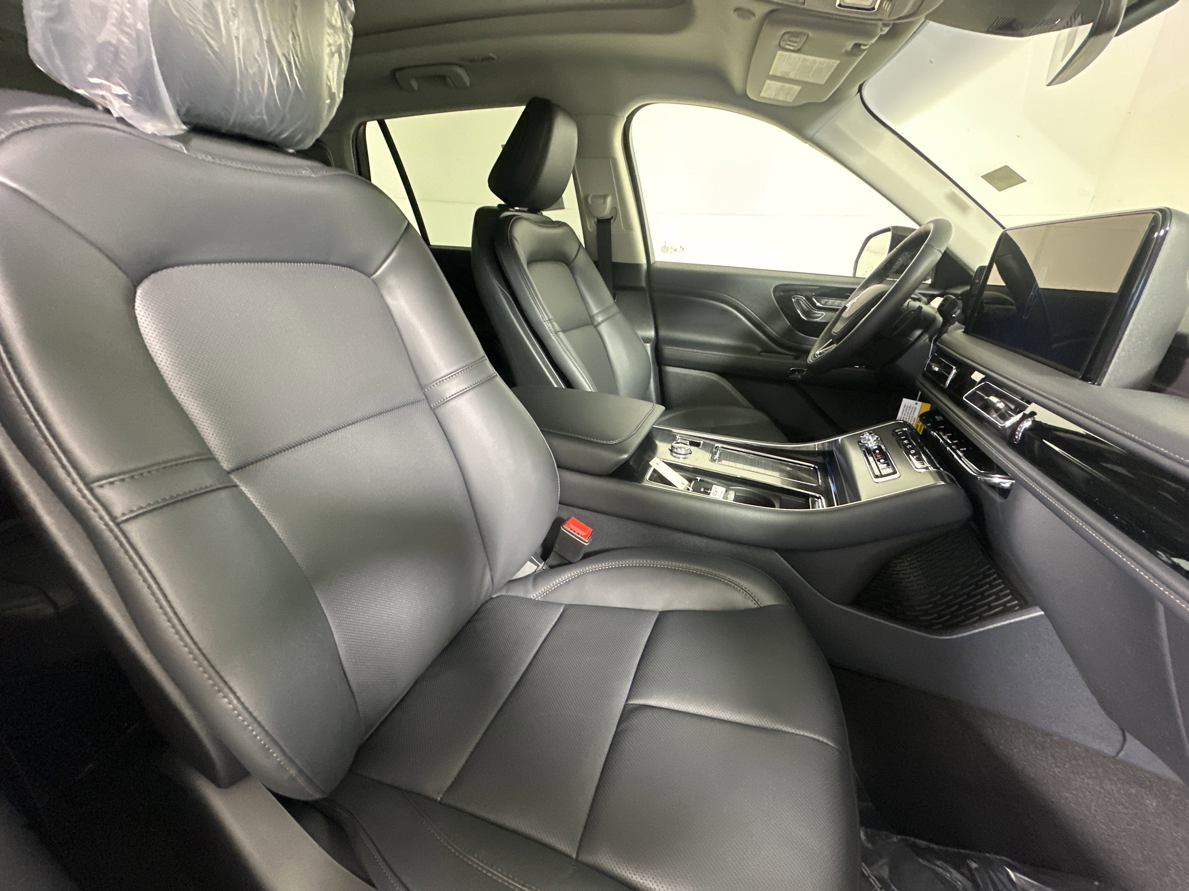 New 2025 Lincoln Aviator AWD image 26