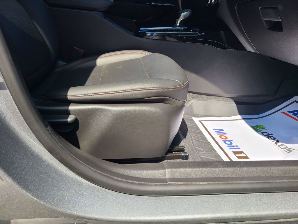 Used 2025 Chevrolet Trax RS FWD image 12