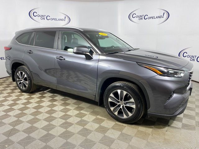 Used 2023 Toyota Highlander XLE image 1