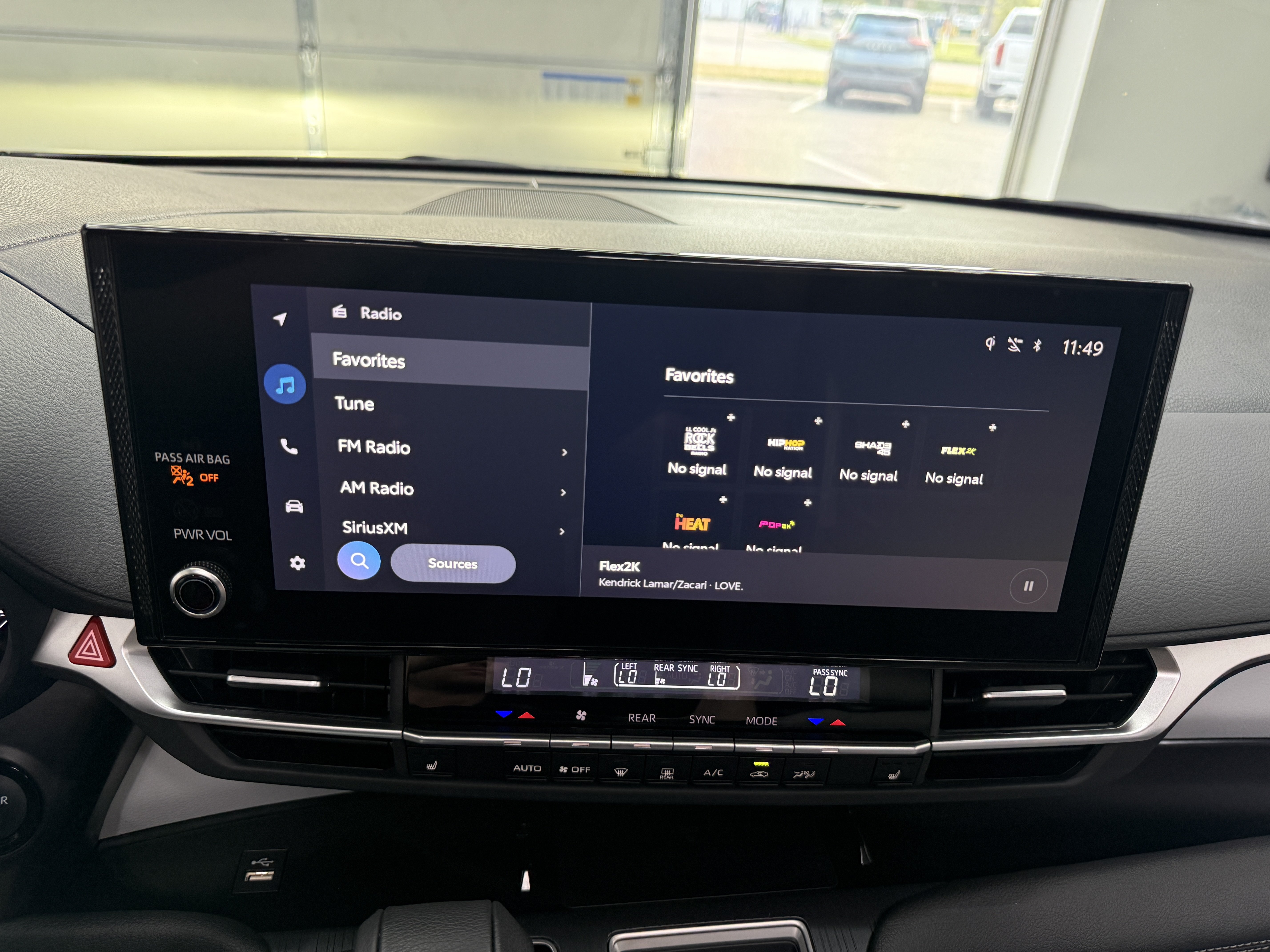 Used 2026 Toyota Sienna XLE FWD image 17