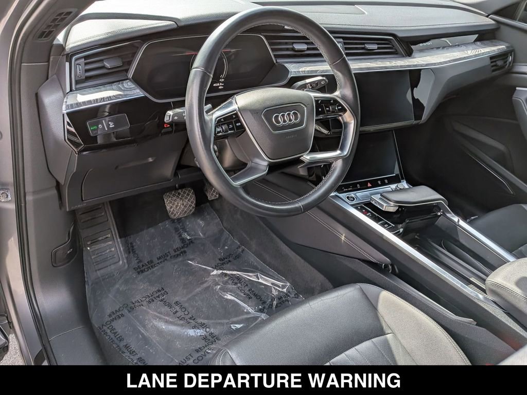 Used 2022 Audi e-tron Premium Plus w/ Premium Plus Package image 21
