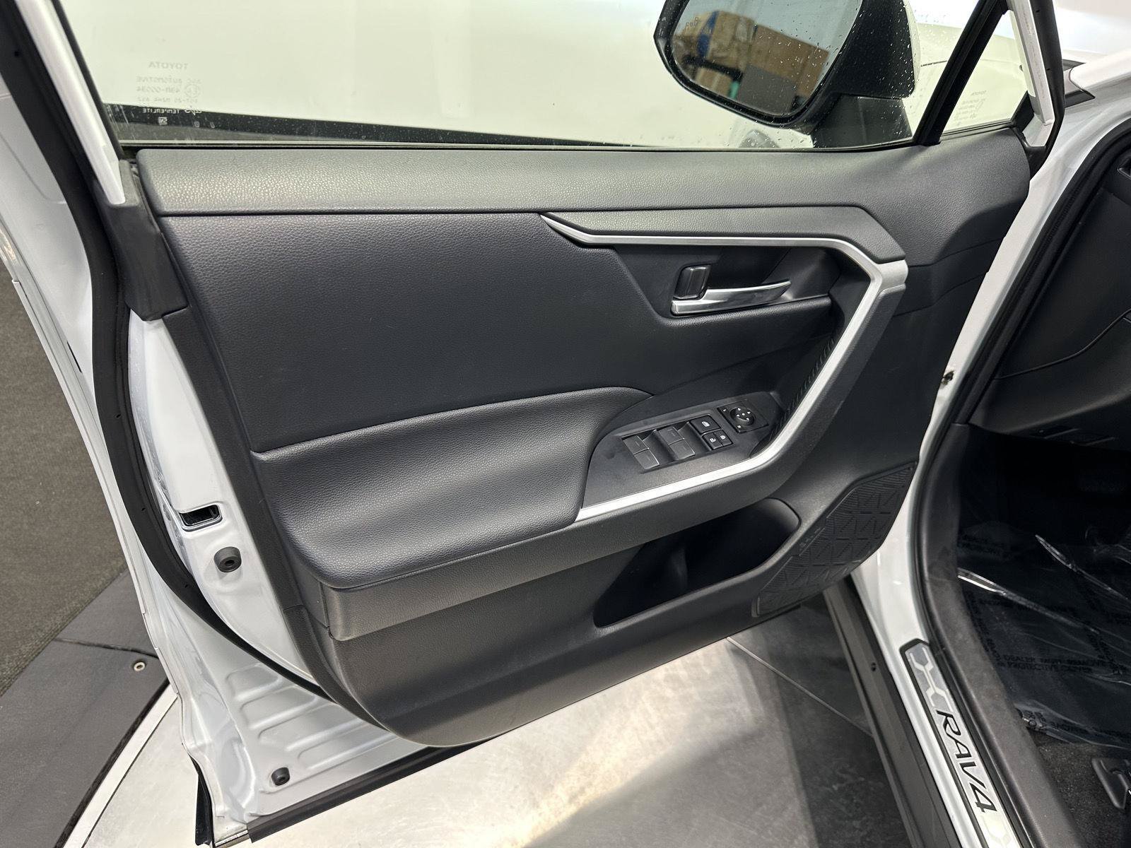 Used 2023 Toyota RAV4 SE w/ Convenience Package AWD/4WD image 10