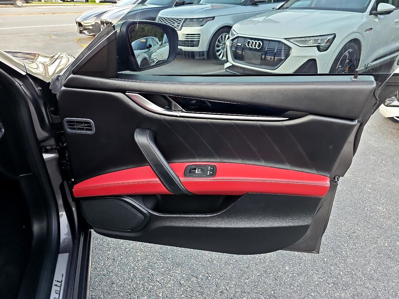 Used 2022 Maserati Ghibli Modena image 37