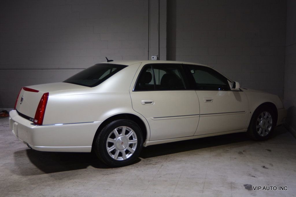 Used 2008 Cadillac DTS w/ Sun And Sound Package image 32
