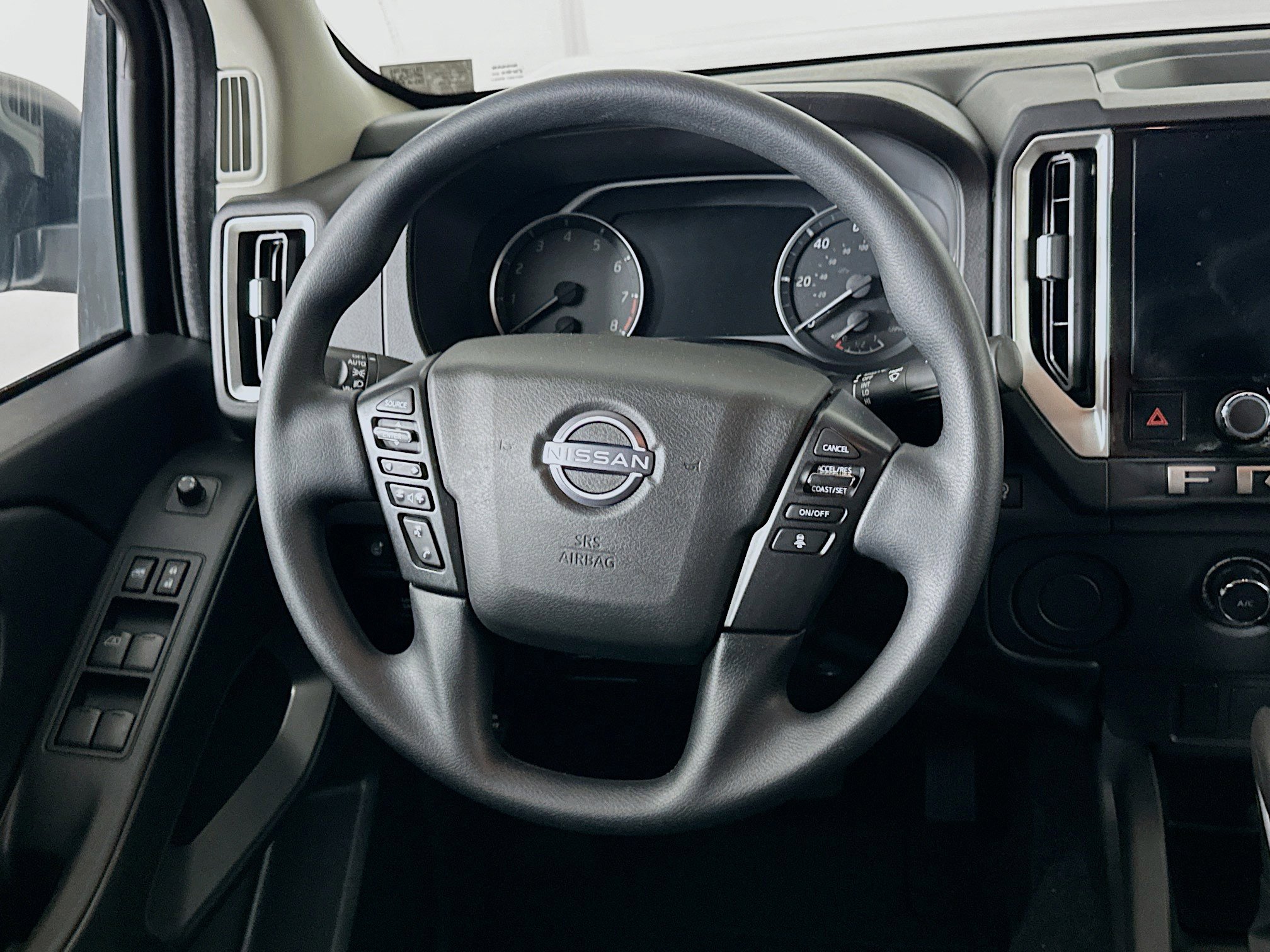 Used 2025 Nissan Frontier SV image 18