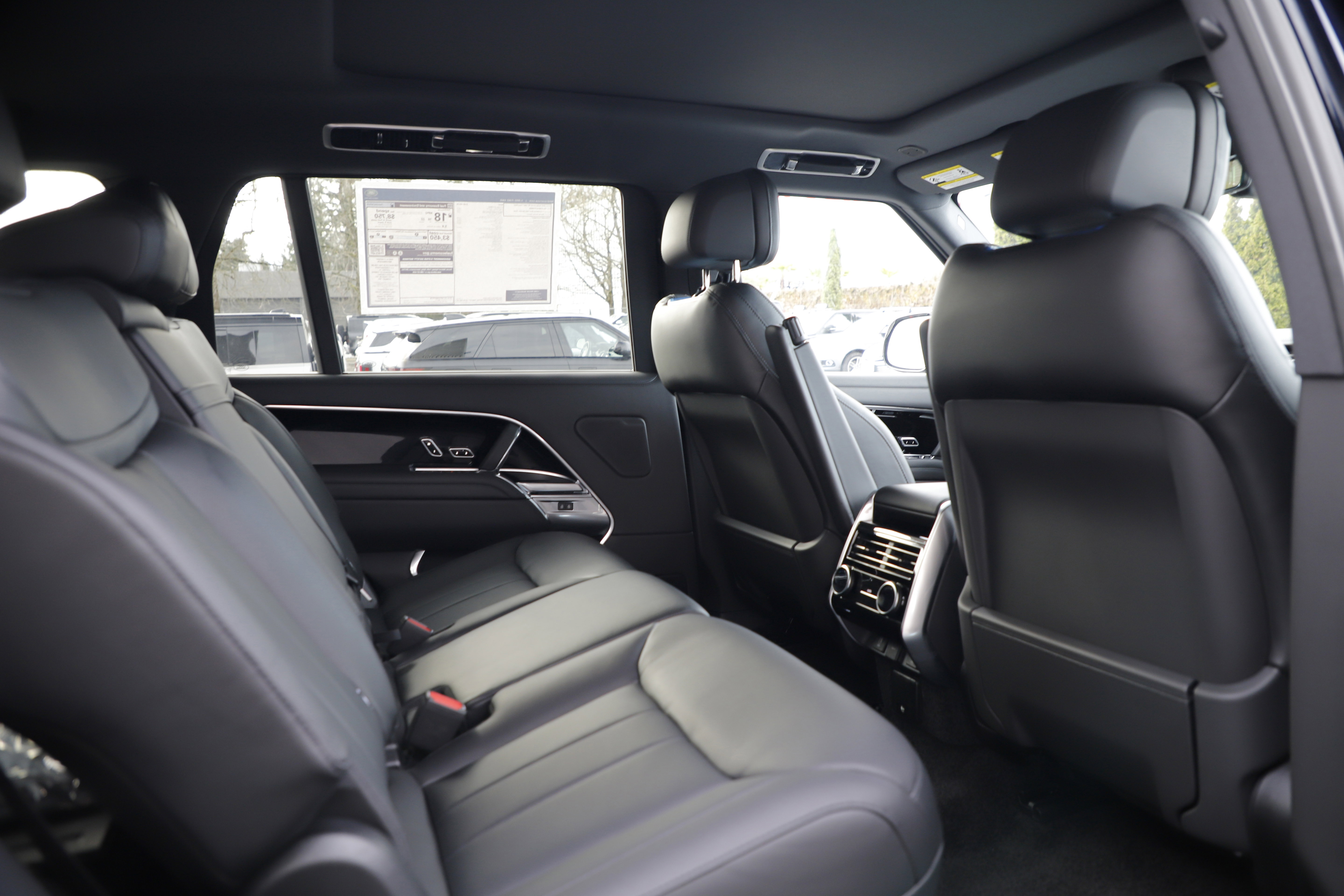 New 2026 Land Rover Range Rover Long Wheelbase SE AWD/4WD image 13