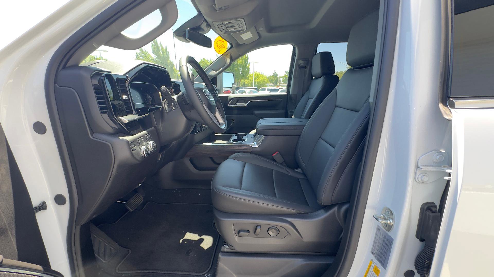 New 2025 GMC Sierra 3500 SLT w/ SLT Premium Package image 16