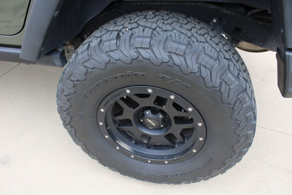 Used 2015 Jeep Wrangler Unlimited Rubicon w/ Connectivity Group AWD/4WD image 54