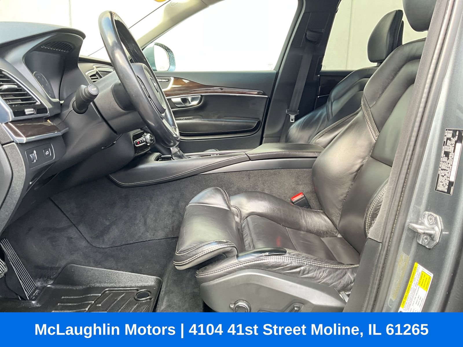 Used 2017 Volvo XC90 T6 Momentum image 2