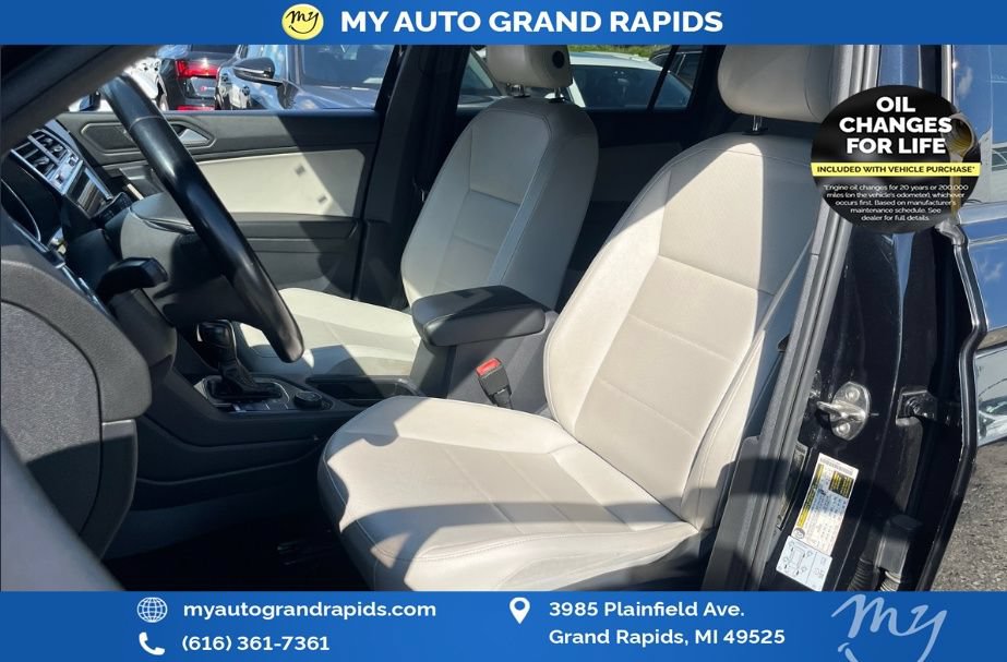Used 2021 Volkswagen Tiguan SE R-Line AWD/4WD image 7