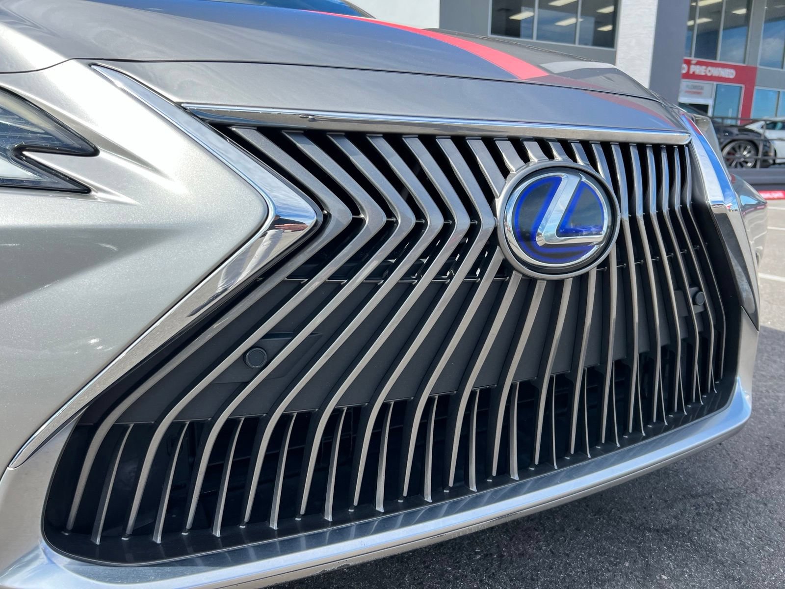 Used 2020 Lexus ES 300h w/ Premium Package FWD image 12