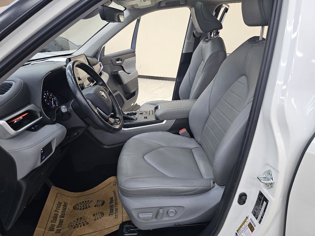 Used 2021 Toyota Highlander XLE image 17