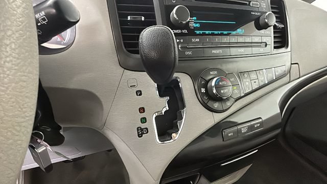 Used 2014 Toyota Sienna LE AWD/4WD image 20
