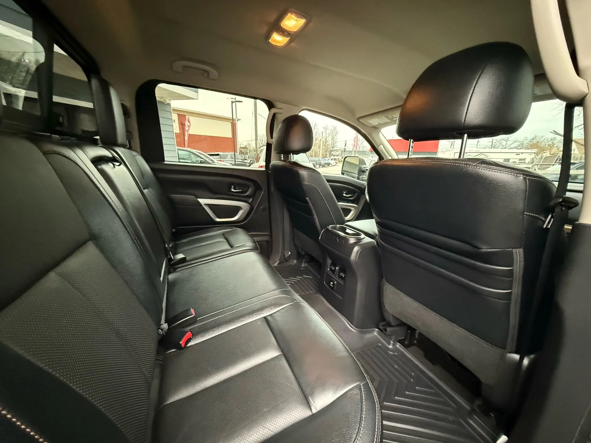 Used 2017 Nissan Titan SL image 29