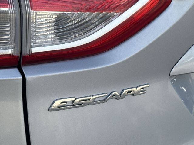 Used 2016 Ford Escape SE FWD image 33