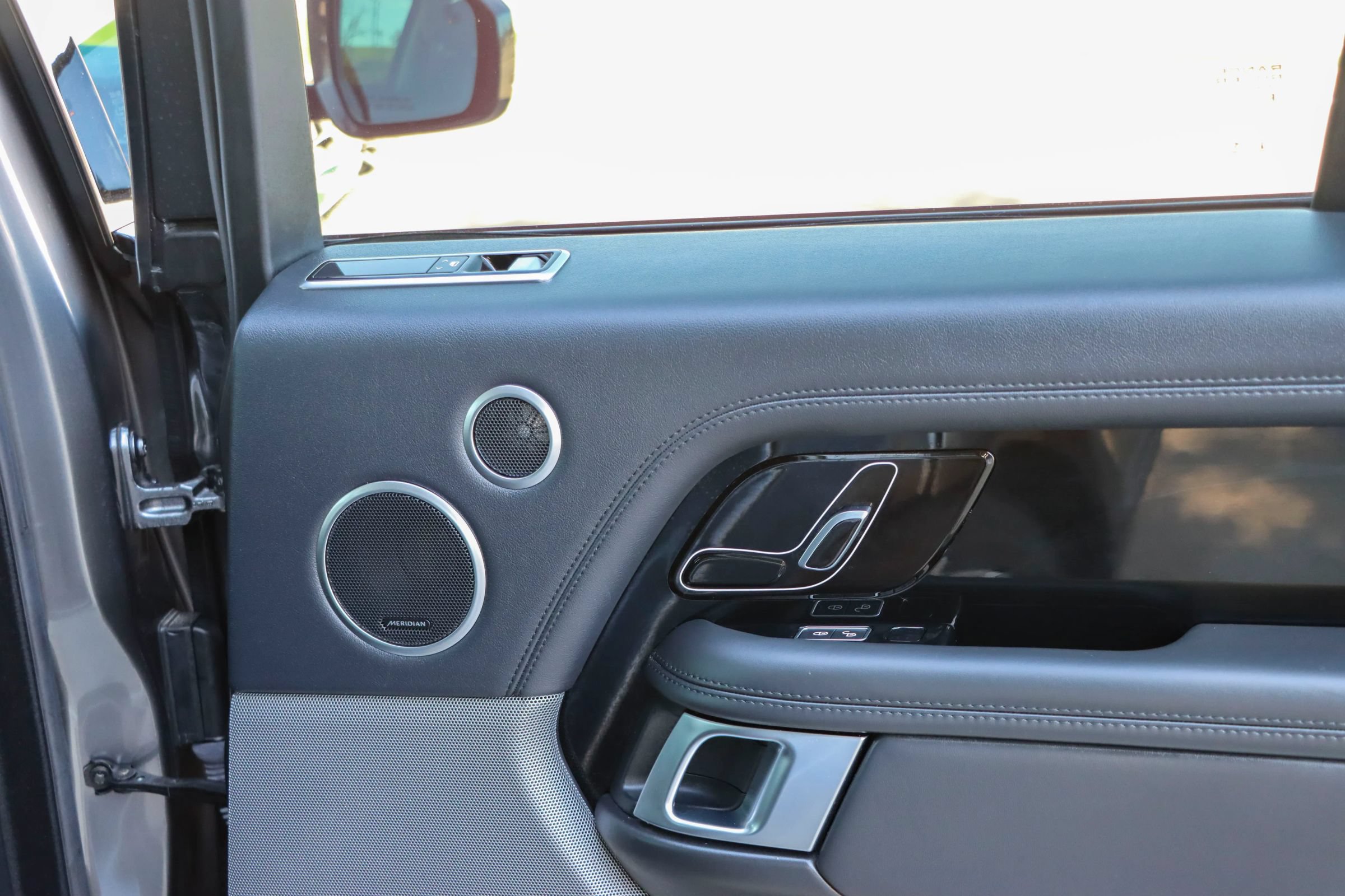 Used 2018 Land Rover Range Rover HSE AWD/4WD image 16