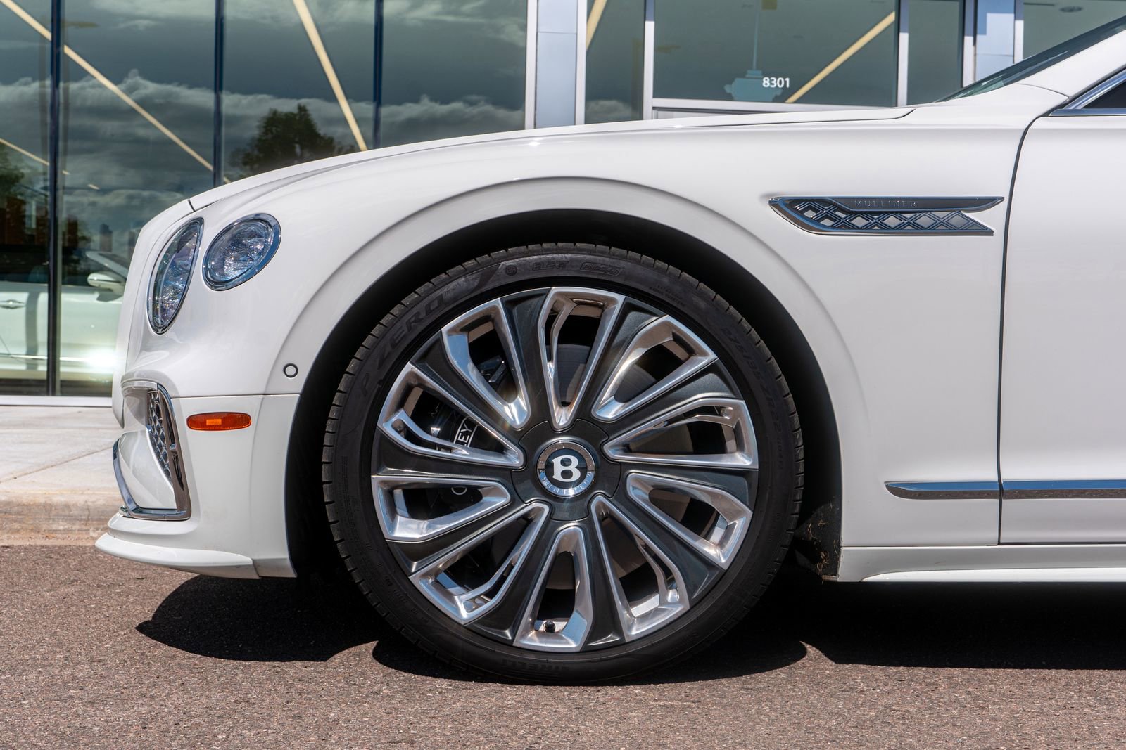 Certified 2025 Bentley Flying Spur Plug-In Hybrid image 9