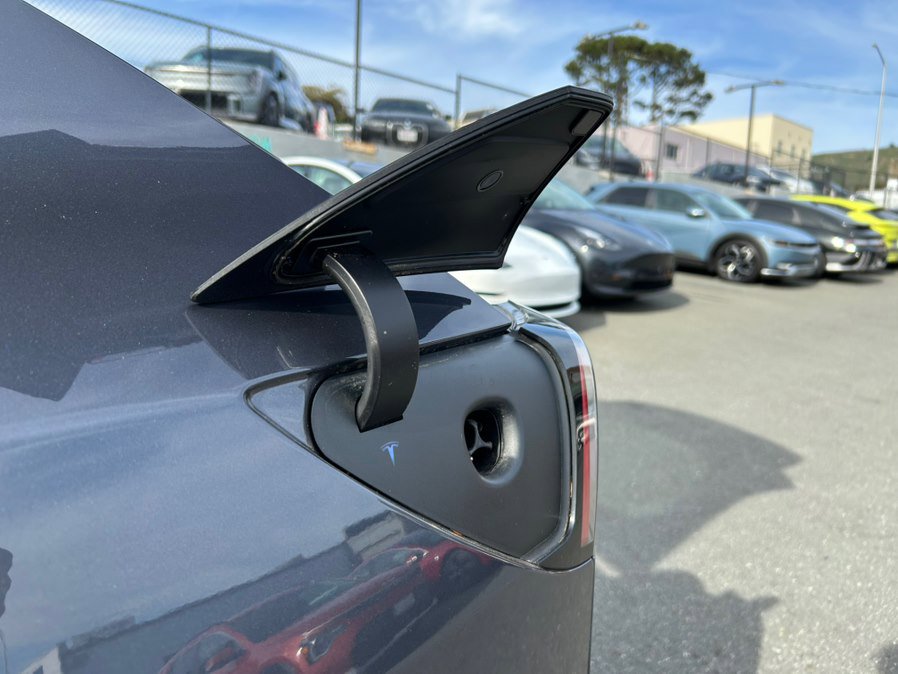 Used 2023 Tesla Model Y Long Range image 56